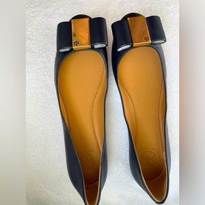 Tori Burch Chase Ballet Flat in Perfect Navy. Size 8 M.